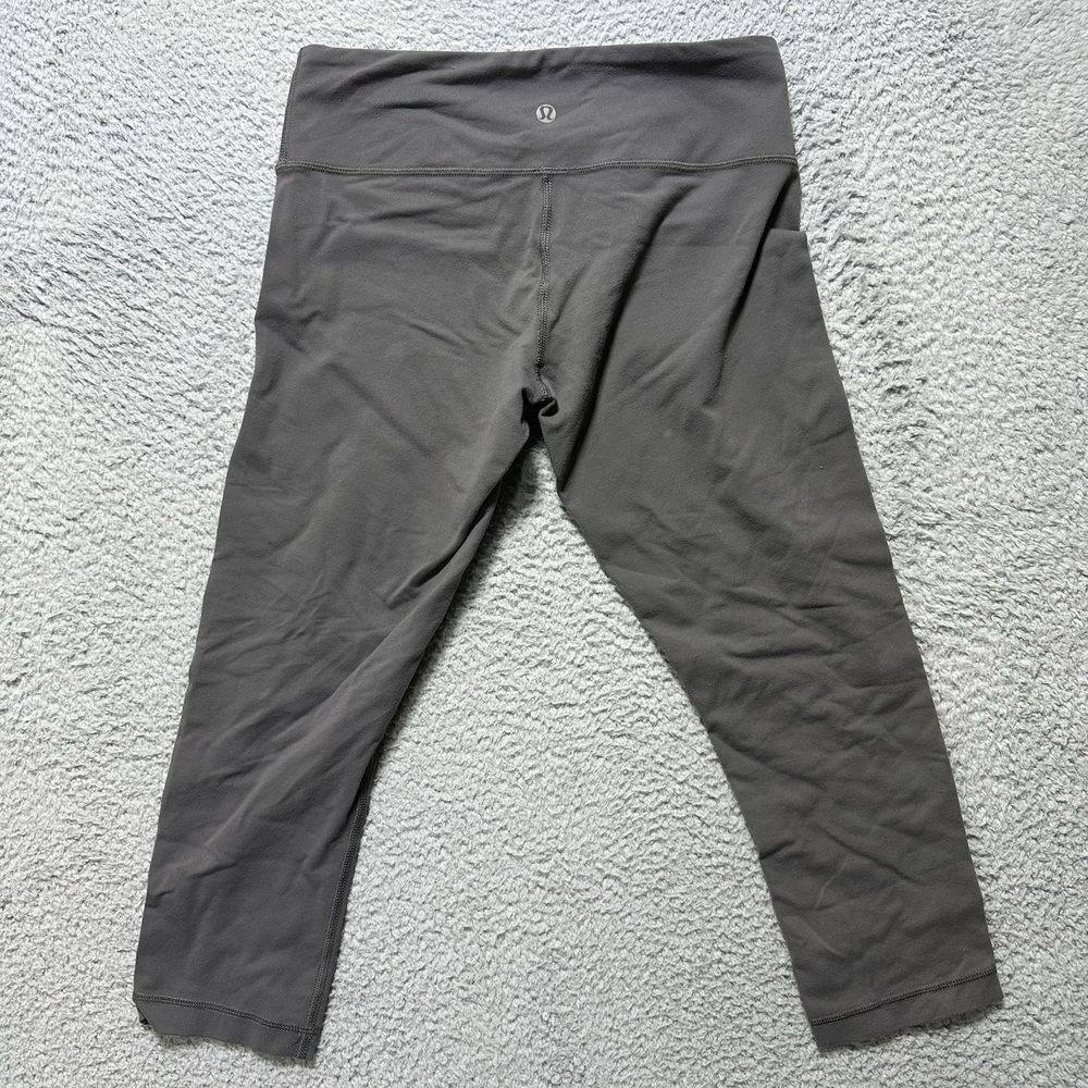 Lululemon Cropped Leggings Women's Size 6‎ Athleisure Workout Yoga Pants